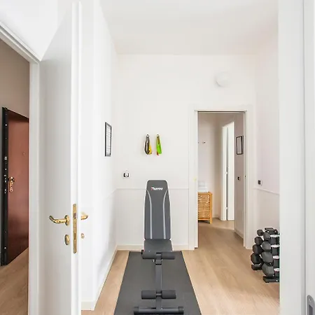 - 8 Posti Con Sauna Palestra E Garage * לקו